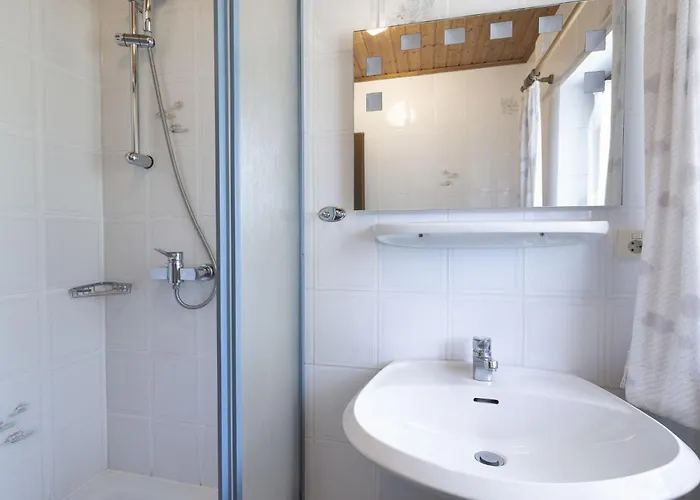 1 By Interhome * 斯拉德明